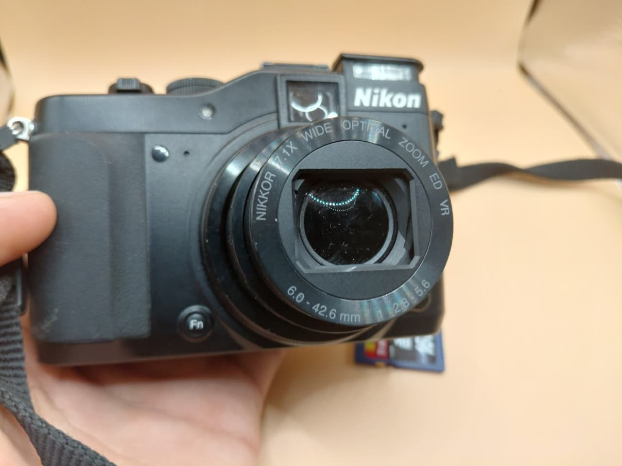 Nikon COOLPIX P7000 Compact Digital Camera with Battery & Charger & 16 GB & Case