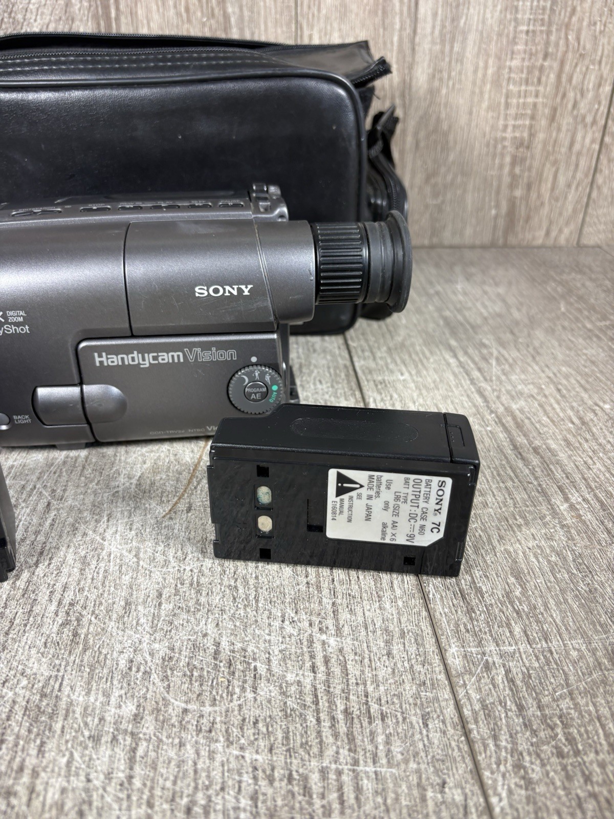Sony Handycam CCD-TRV22 Video8 Standard Definition Camcorder (Silver) No Battery