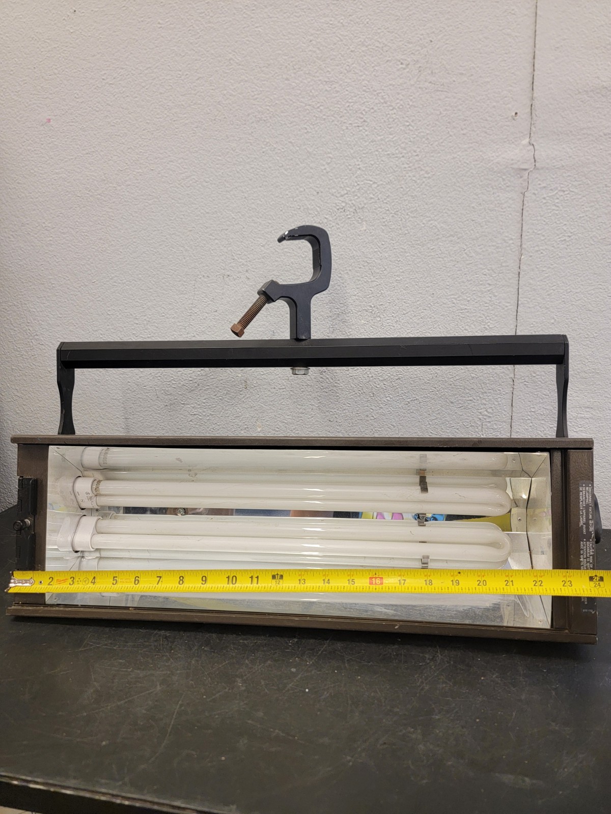 Brightline 1.2N 120V Studio Light Fixture Tested Working 👁