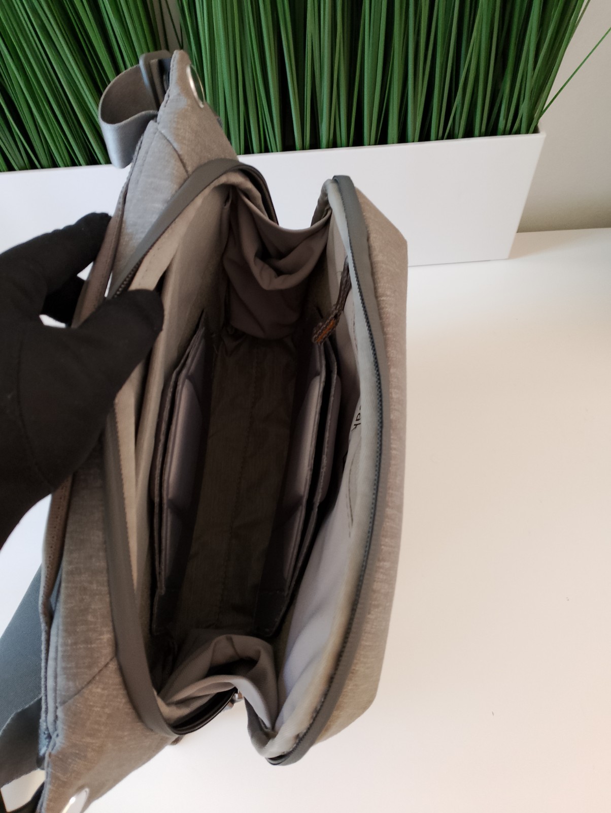 Peak Design Everyday Sling – 6L | Ash | Sling or ShoulderCarry. Excellent!