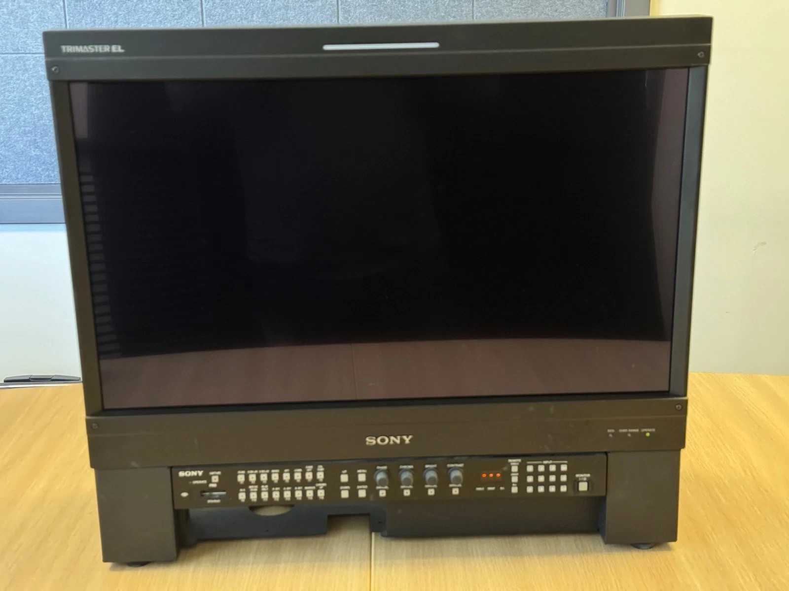Sony BVM-F250 24.5″ OLED HD Broadcast Monitor w/BKM-16R Control Panel Great Cond