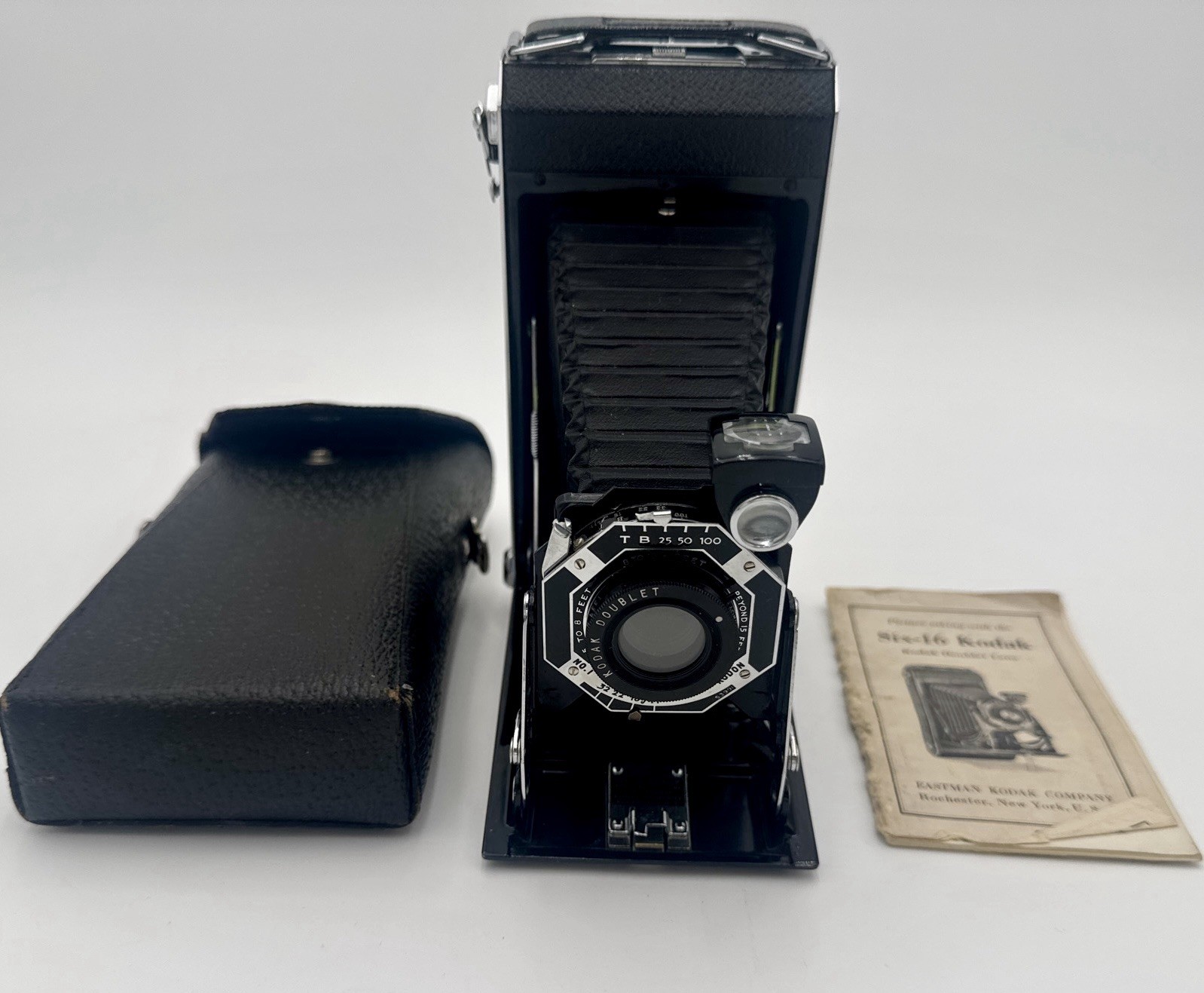 KODAK Six-16 616 folding film camera, artdeco pristine condition W/ Case manual