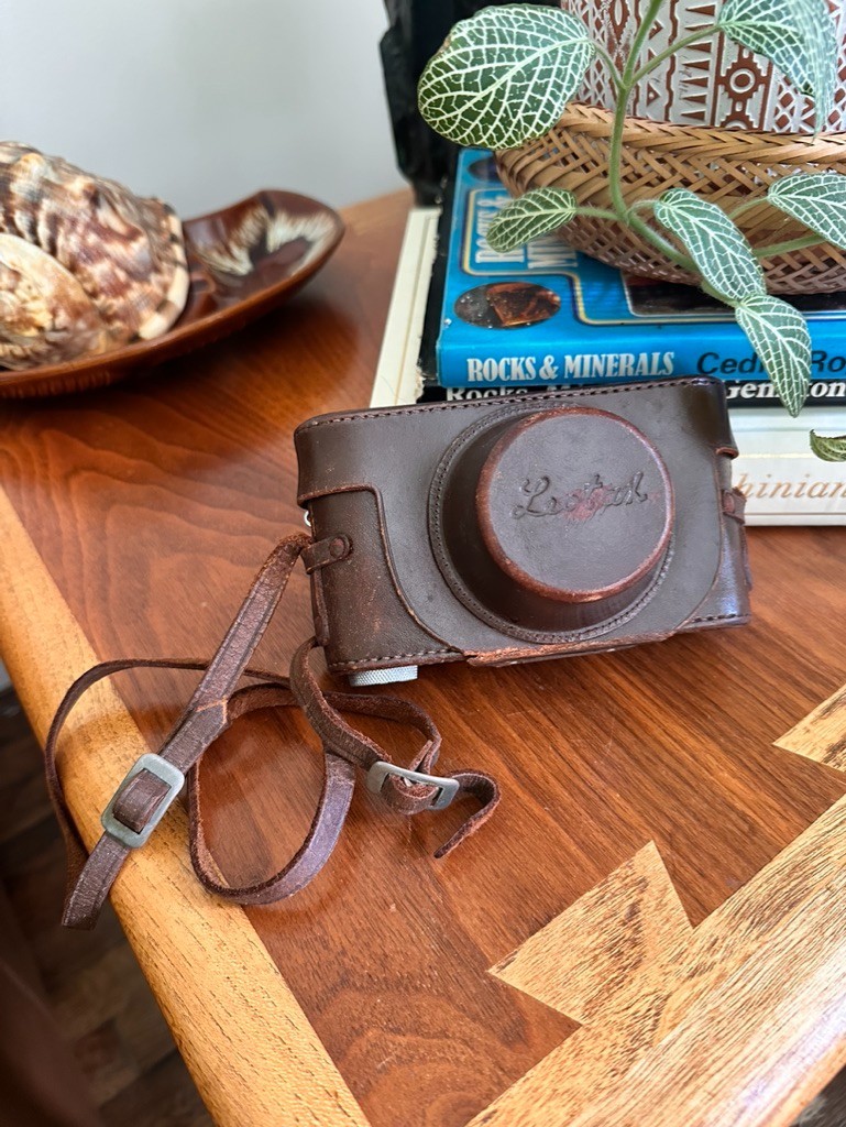 Leotax f, Showa Optical Works, Ltd. Rangefinder Camera w/ 50mm f/2 Topcor Lens