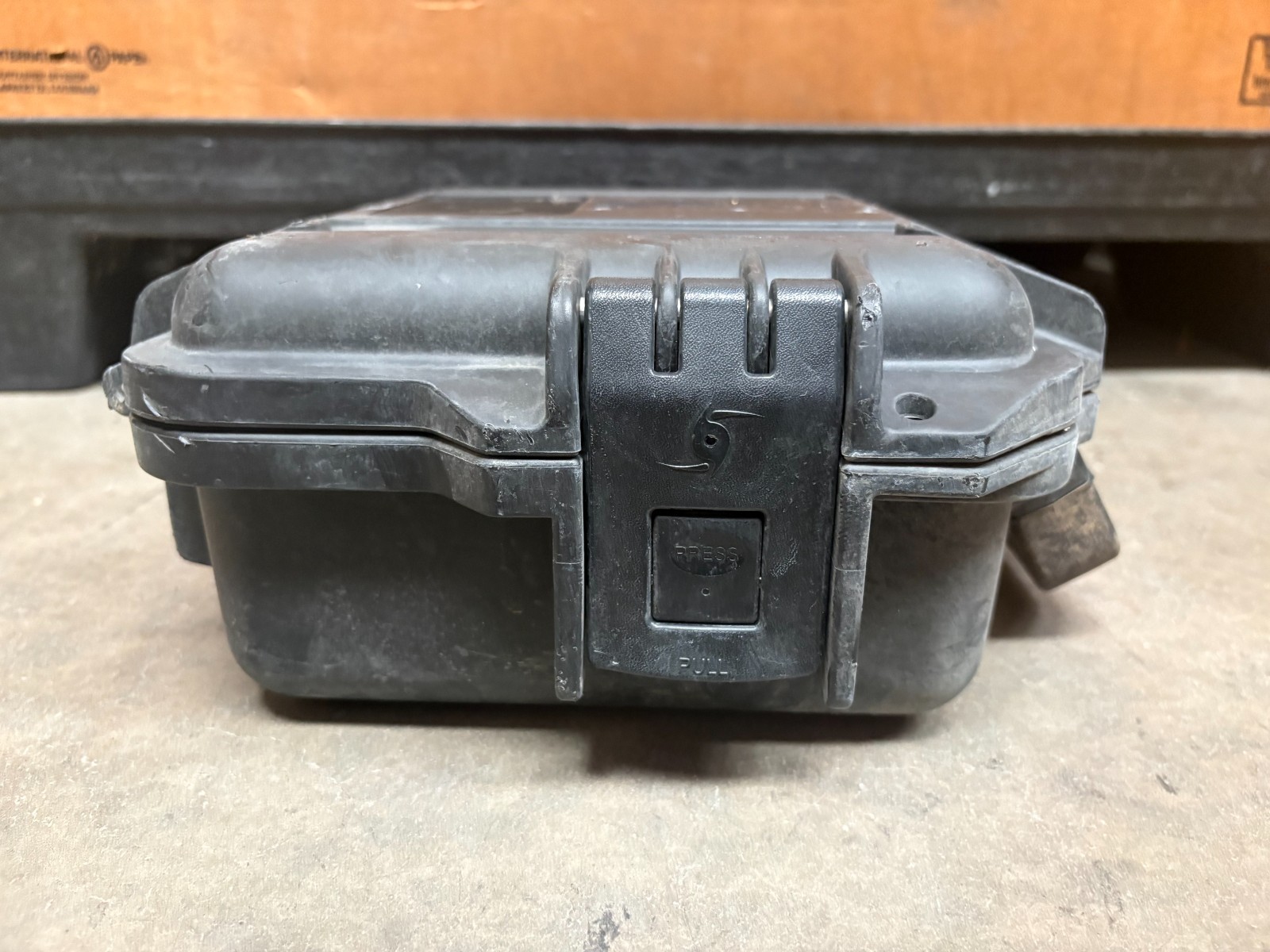 Pelican iM2050 | 11.8 x 9.8 x 4.7″ | 1200 Equiv