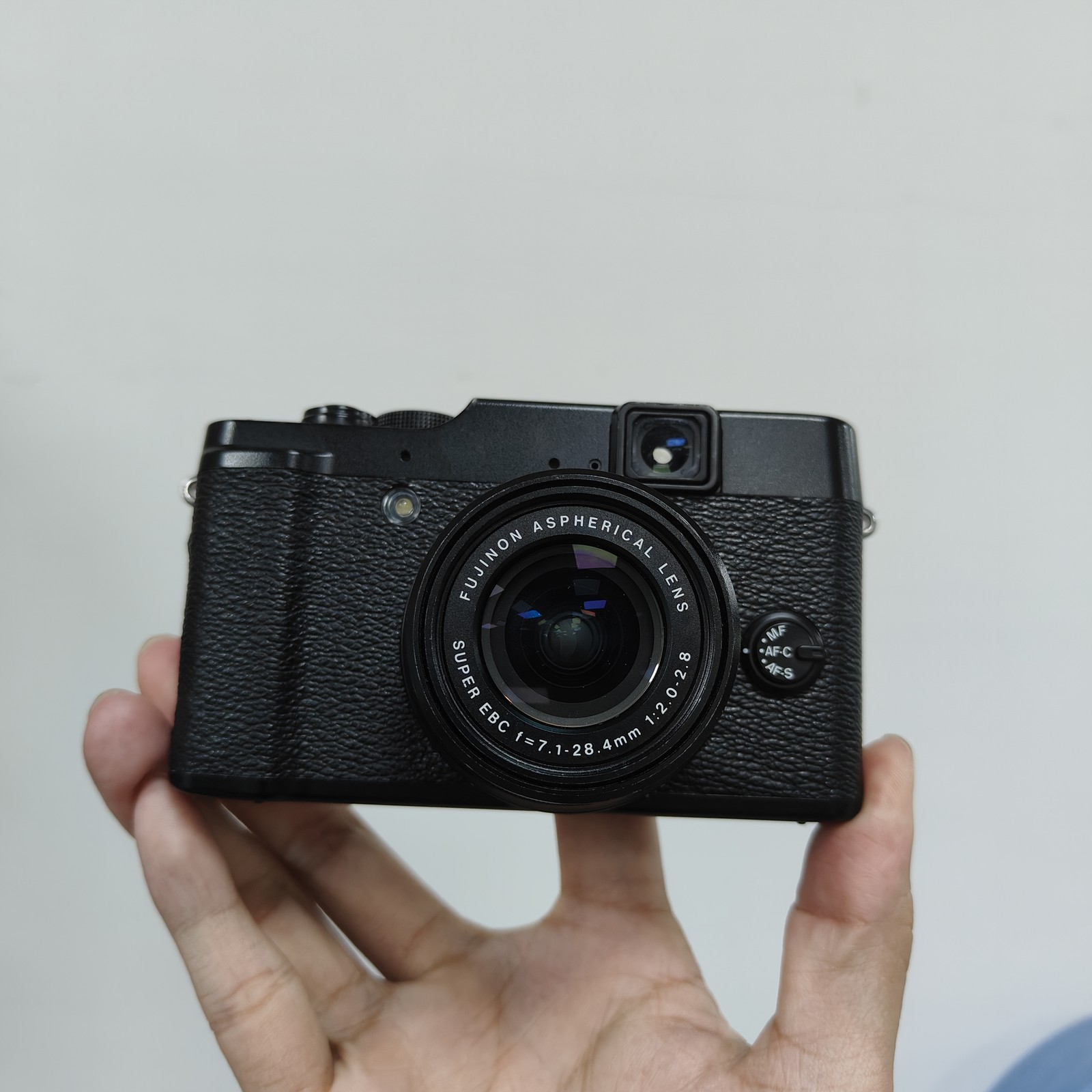 Fujifilm X10 12MP 4x Optical Zoom WiFi Compact Digital Camera English – 95% New