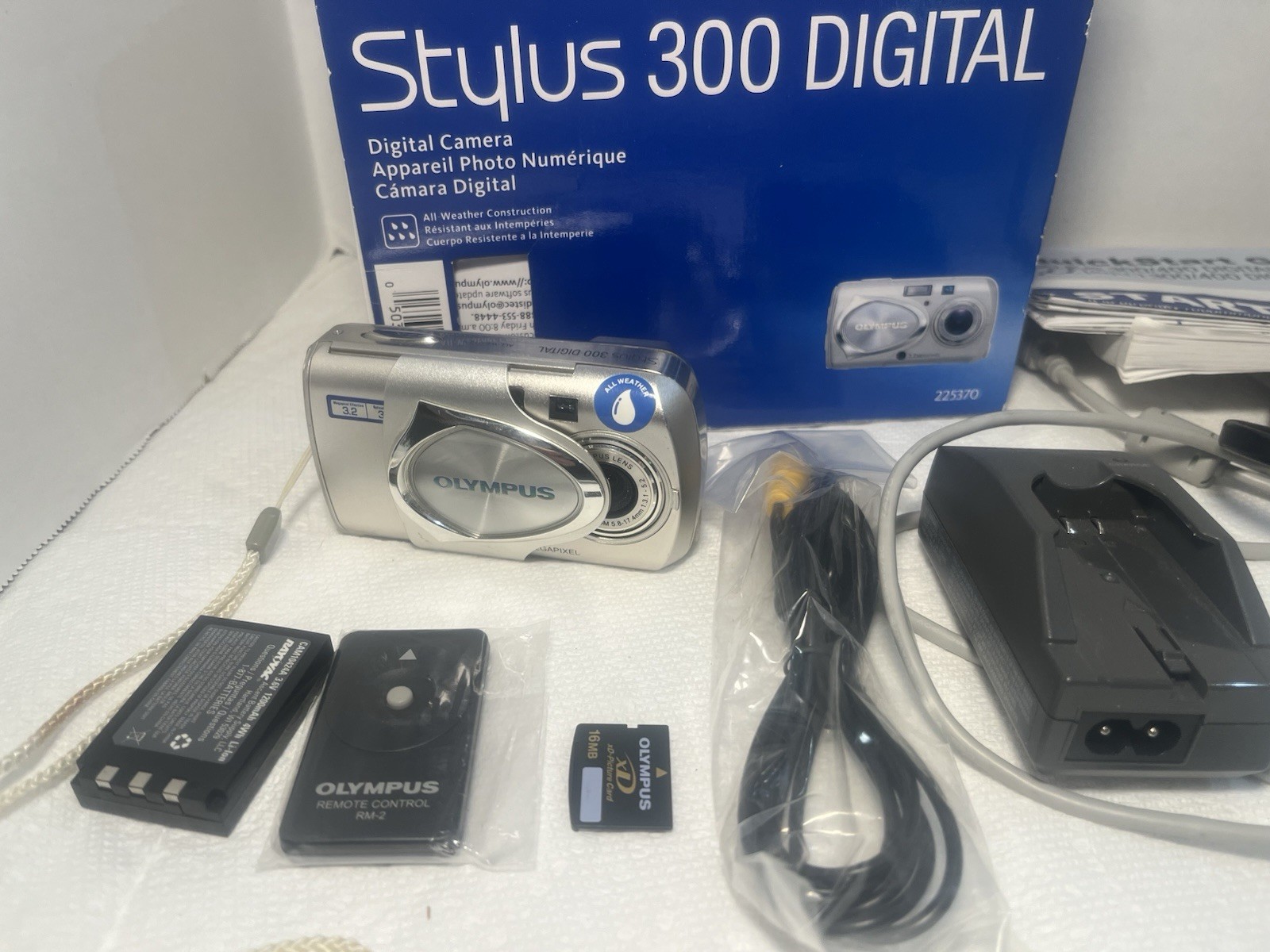Olympus Stylus 300 Digital Camera 3.2MP, 1.5″ LCD Screen, 3X Optical Zoom WORKS