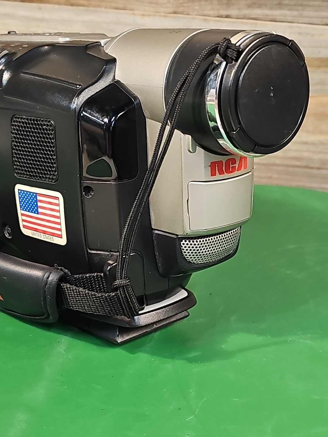 RCA AutoShot CC6364 VHS-C Camcorder 400X Zoom W/Case,charger,battery TESTED