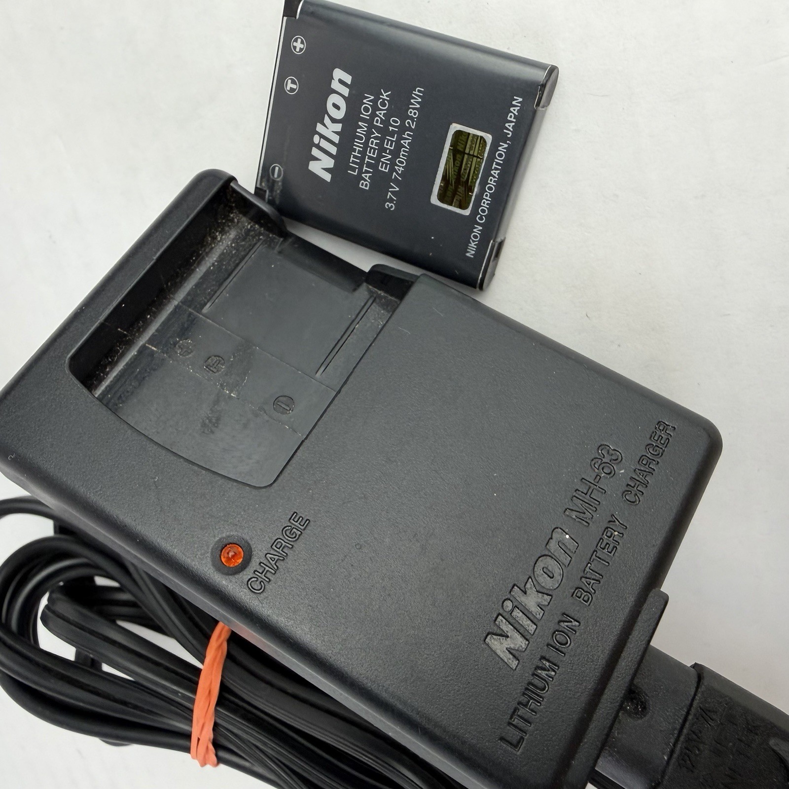 Nikon COOLPIX S570 Black Compact Digital Camera PARTS REPAIR ONLY Bundle Box
