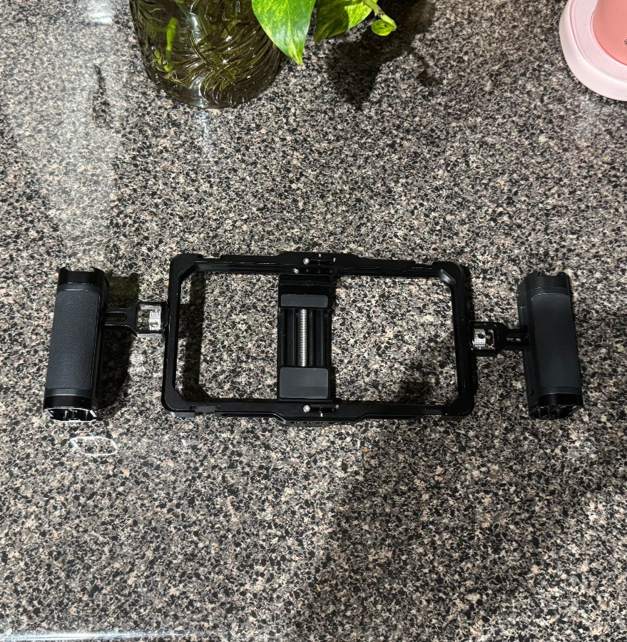 NEEWER Phone Rig w/Dual Handle, phone cage Iphone 15pro, smallrig usb hub