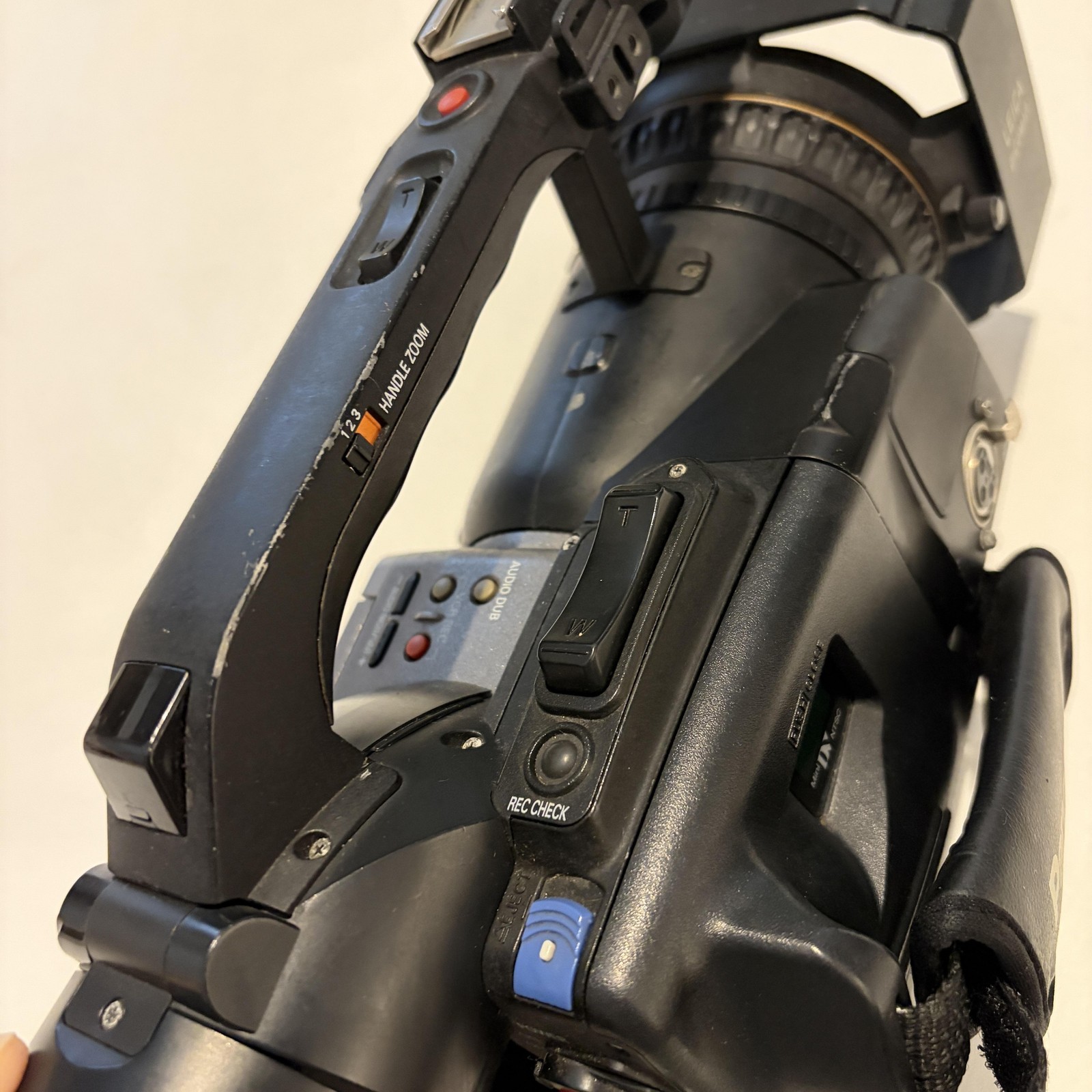 Panasonic AG-DVX100A MiniDV Professional Camcorder 3CCD 10x Leica Untested Black