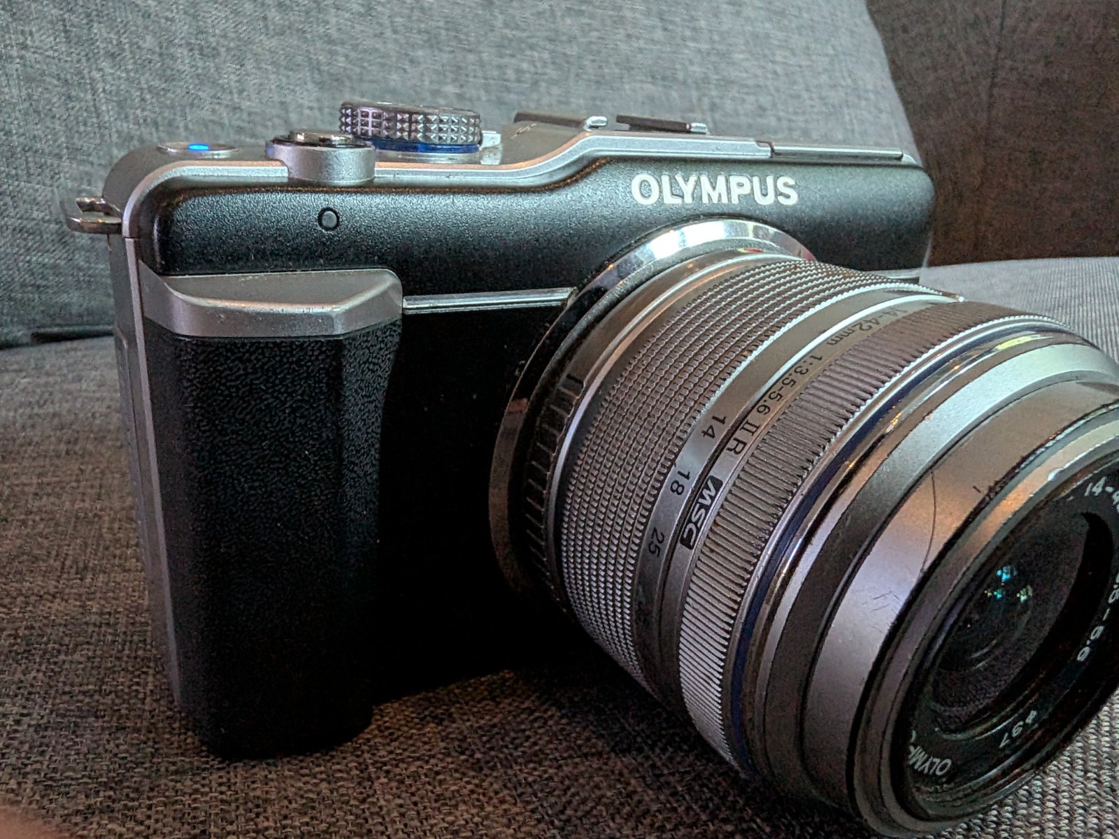 Olympus Pen E-PL1 Mirrorless Camera With Battery And Charger