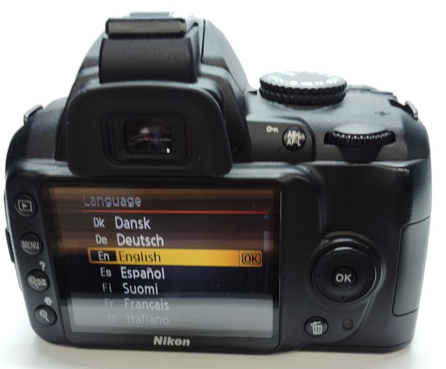 Nikon D3000 DSLR camera + AF-S NIKKOR 18-55mm VR 1510 Shots Mint Japan 20251128