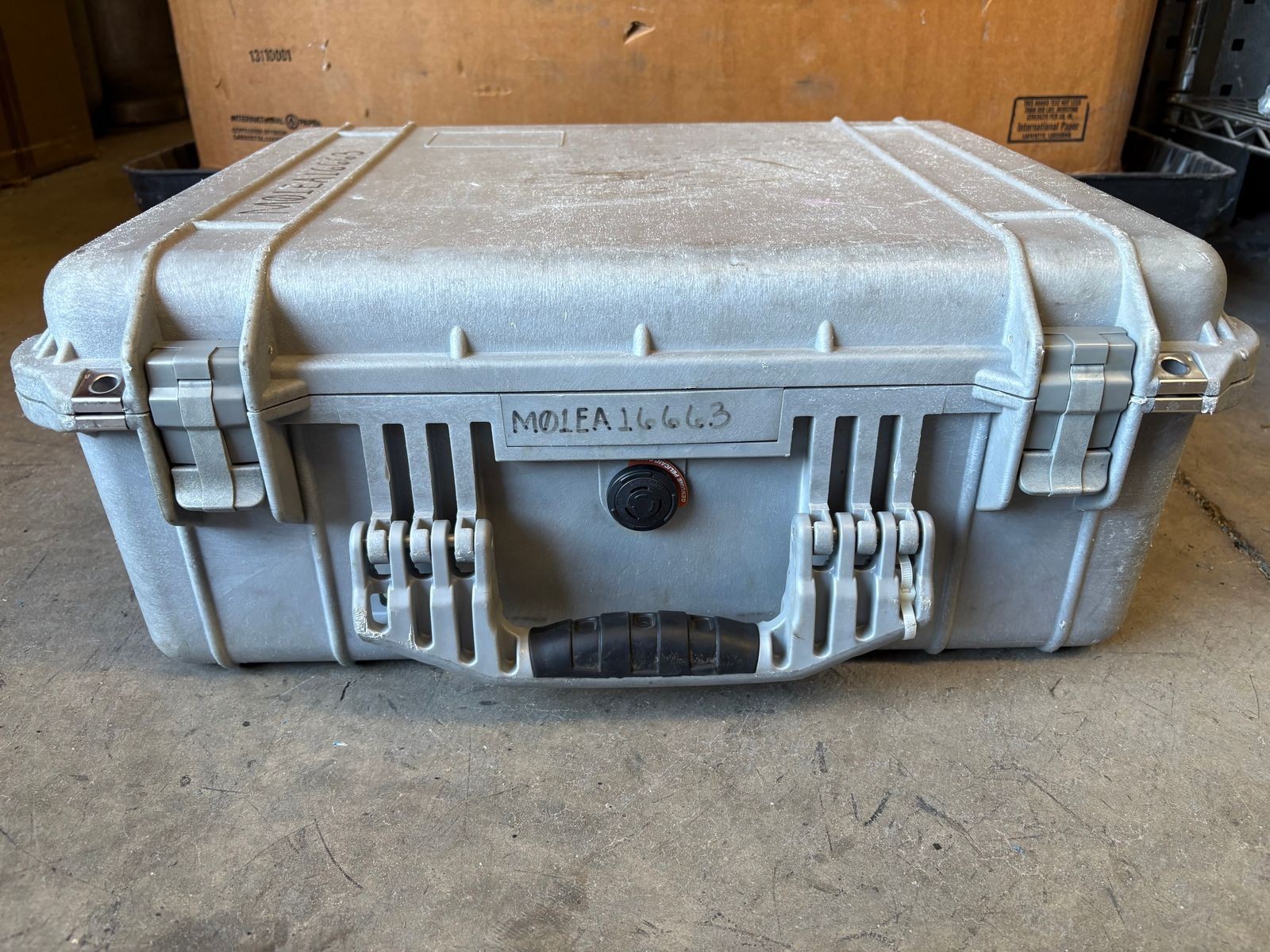 Pelican 1550 Protector Case | iM 2600 Equiv | 20.66 x 17.2 x 8.4 in | Gray
