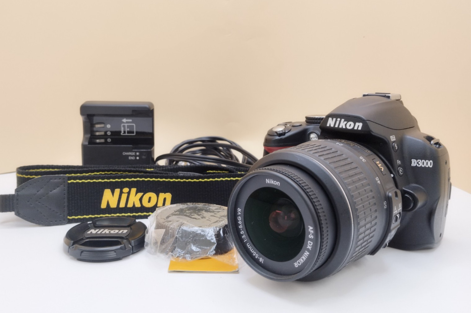 Nikon D3000 DSLR camera + AF-S NIKKOR 18-55mm VR 1510 Shots Mint Japan 20251128