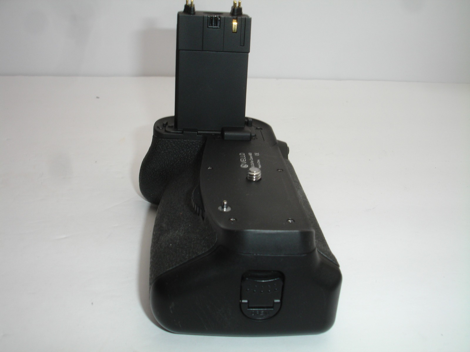 VELLO Vertical Battery Grip for Canon 60D ( Requires Battery ) BG-C6