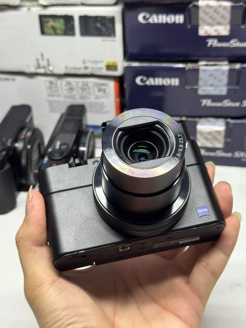 Sony Cyber-shot RX100 V RX100M5 20.1 MP Digital Camera w/ Flip Screen Viewfinder