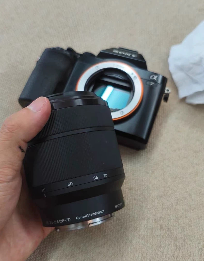 Sony Alpha A7 24.3MP Full Frame Mirrorless Digital Camera with 28-70mm Lens Kit