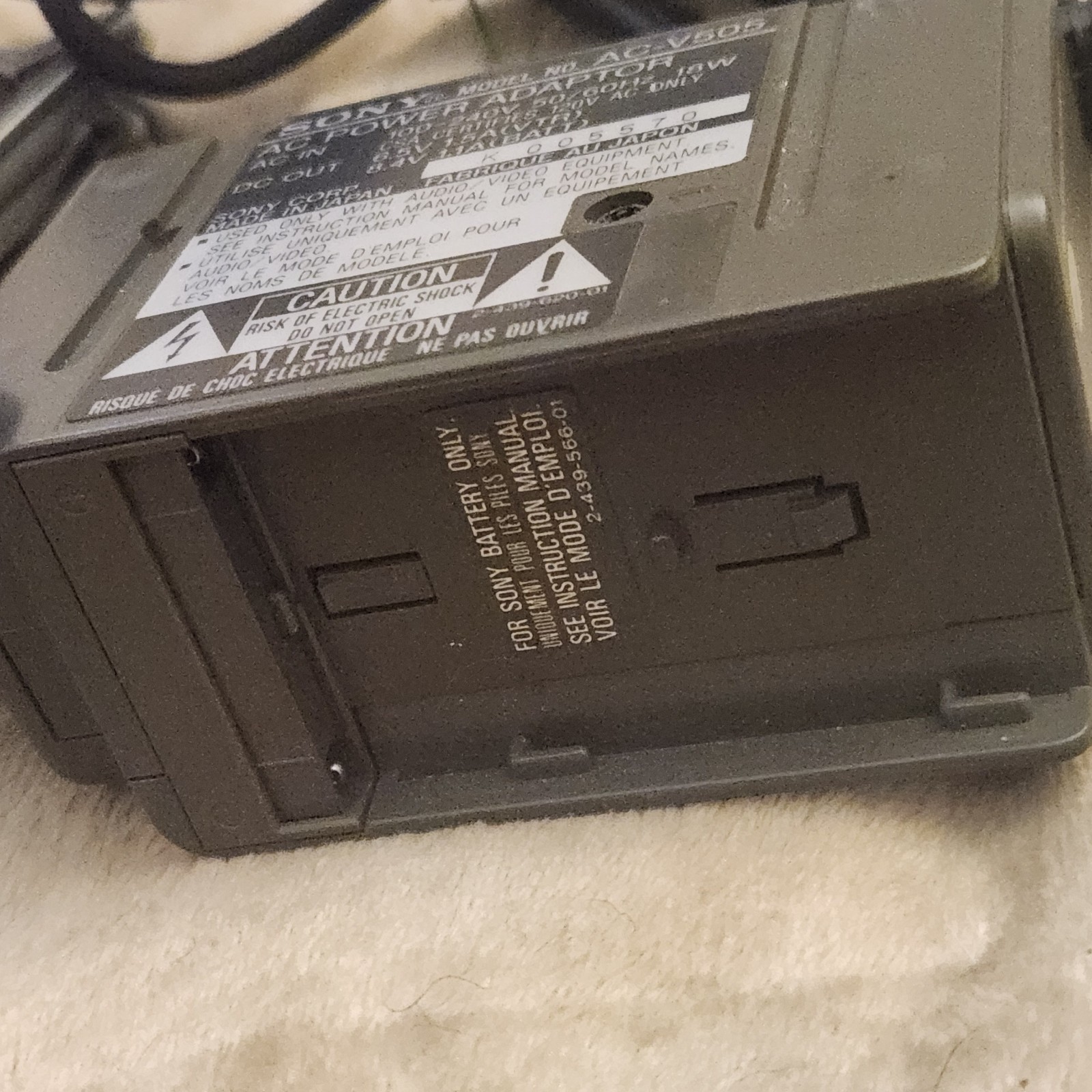 Sony AC-V505 AC Power Adaptor Battery Charger 100-240V 18W 6.5V 1.5A 8.4V 1.1A