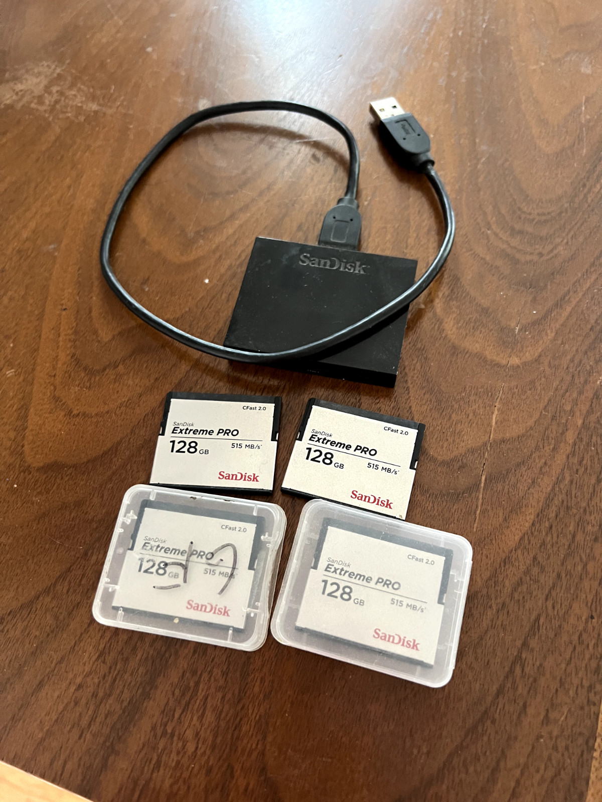 Sandisk Extreme Pro CFast 2.0 (4) + Card Reader