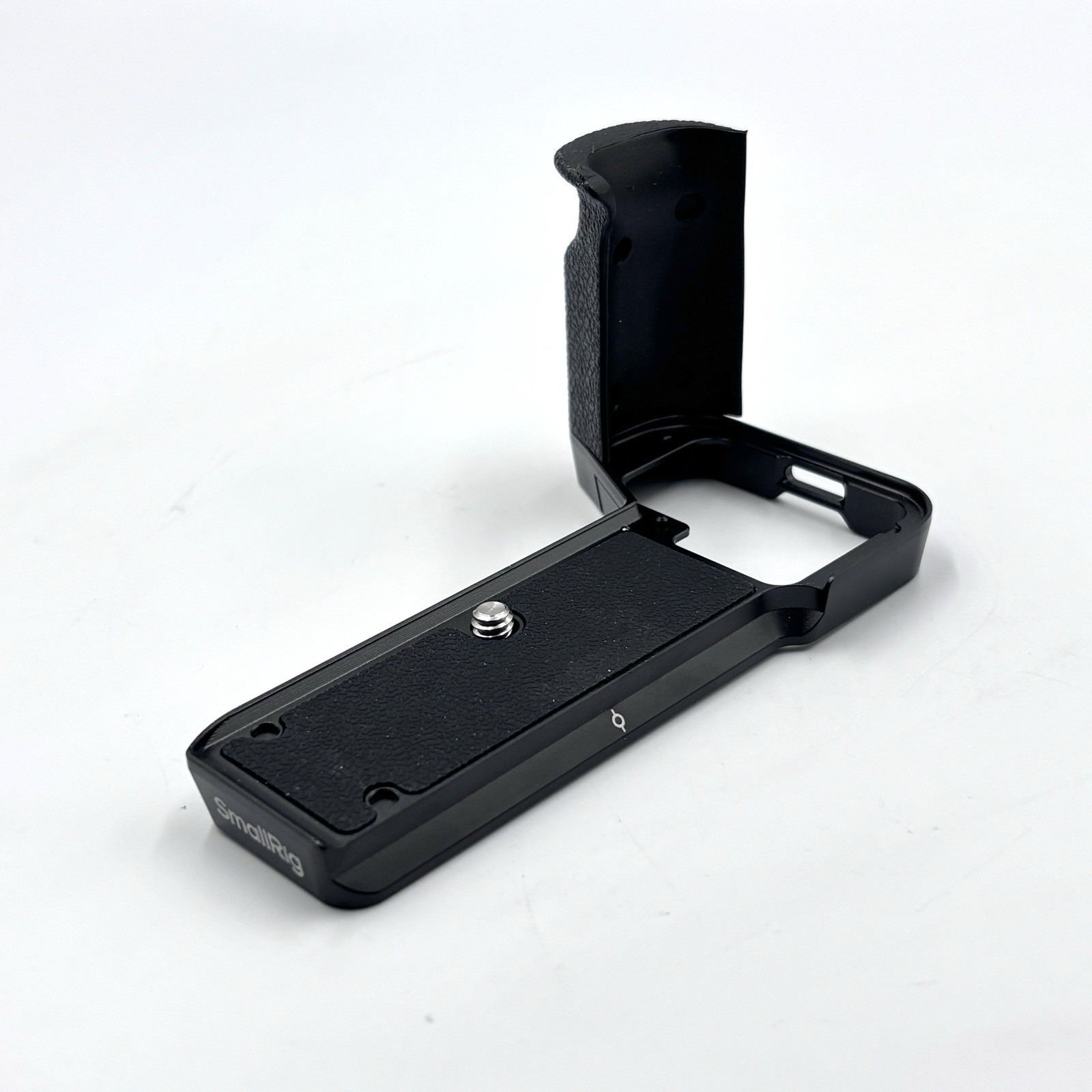 SmallRig 4797B – L-Shaped Mount Plate with Silicone Handle for Sony A7C II/A7CR