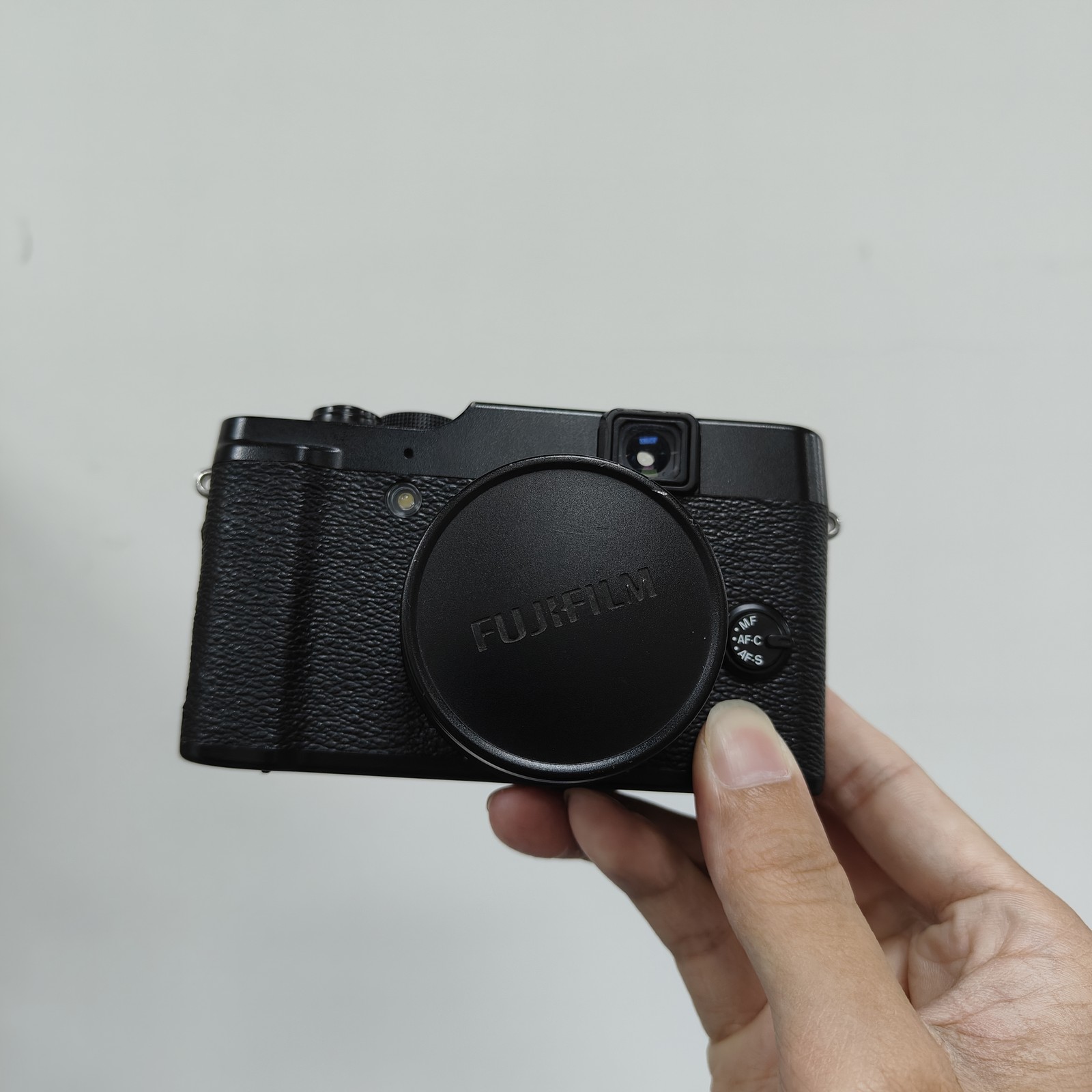 Fujifilm X10 12MP 4x Optical Zoom WiFi Compact Digital Camera English – 95% New