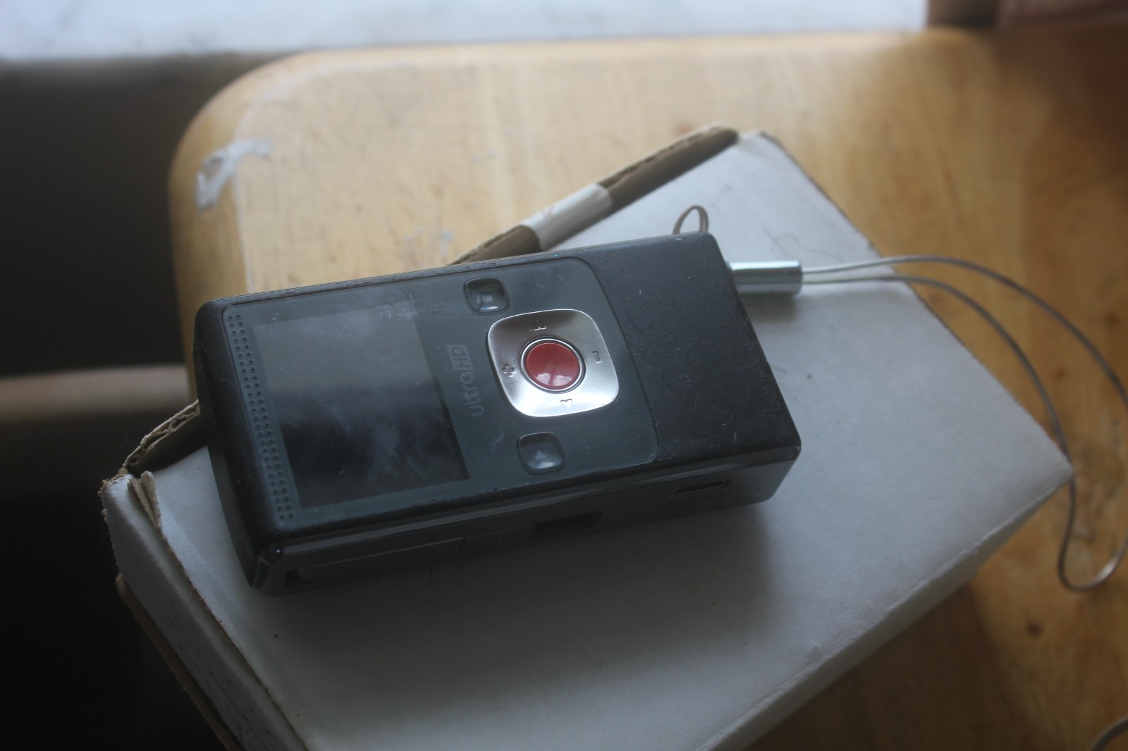 Flip U2120B UltraHD 2nd Generation Camcorder/Video Recorder & 2AA Battery- WORKS