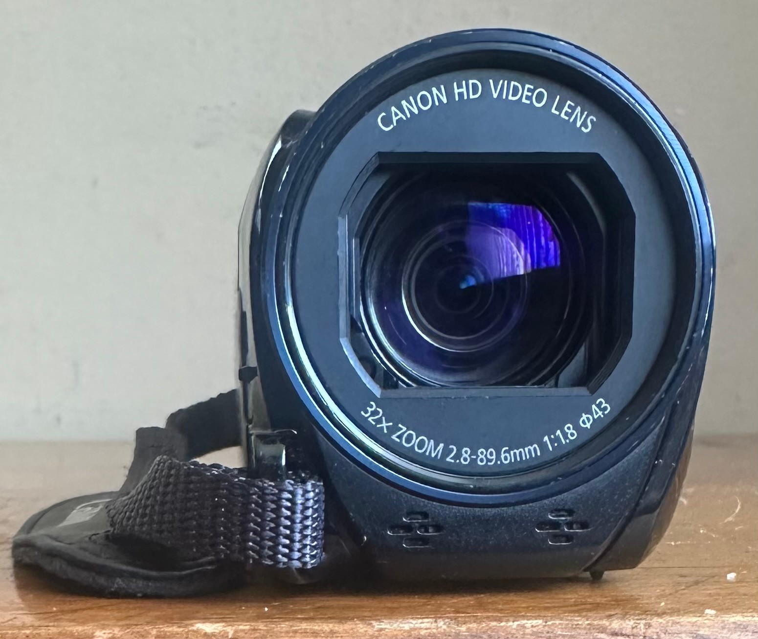 Canon Vixia HF R62 Full HD 3.2MP CMOS 32x Optical Zoom Video Handycam Camcorder