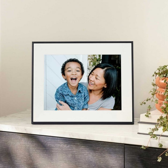 Aura 12″ Aspen Digital Photo Frame – Aspen Ink