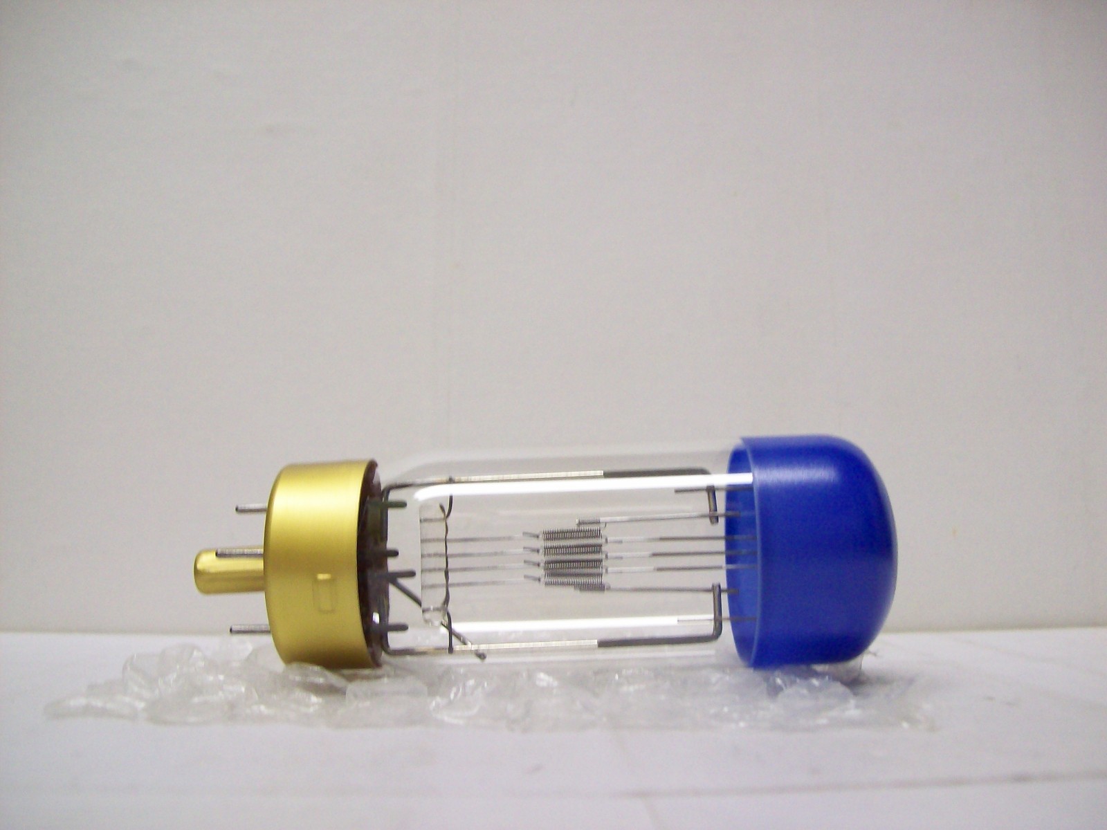 DAK ( DAY) Projector Projection Lamp Bulb 500W 120V Norelco AVG. 25-HR