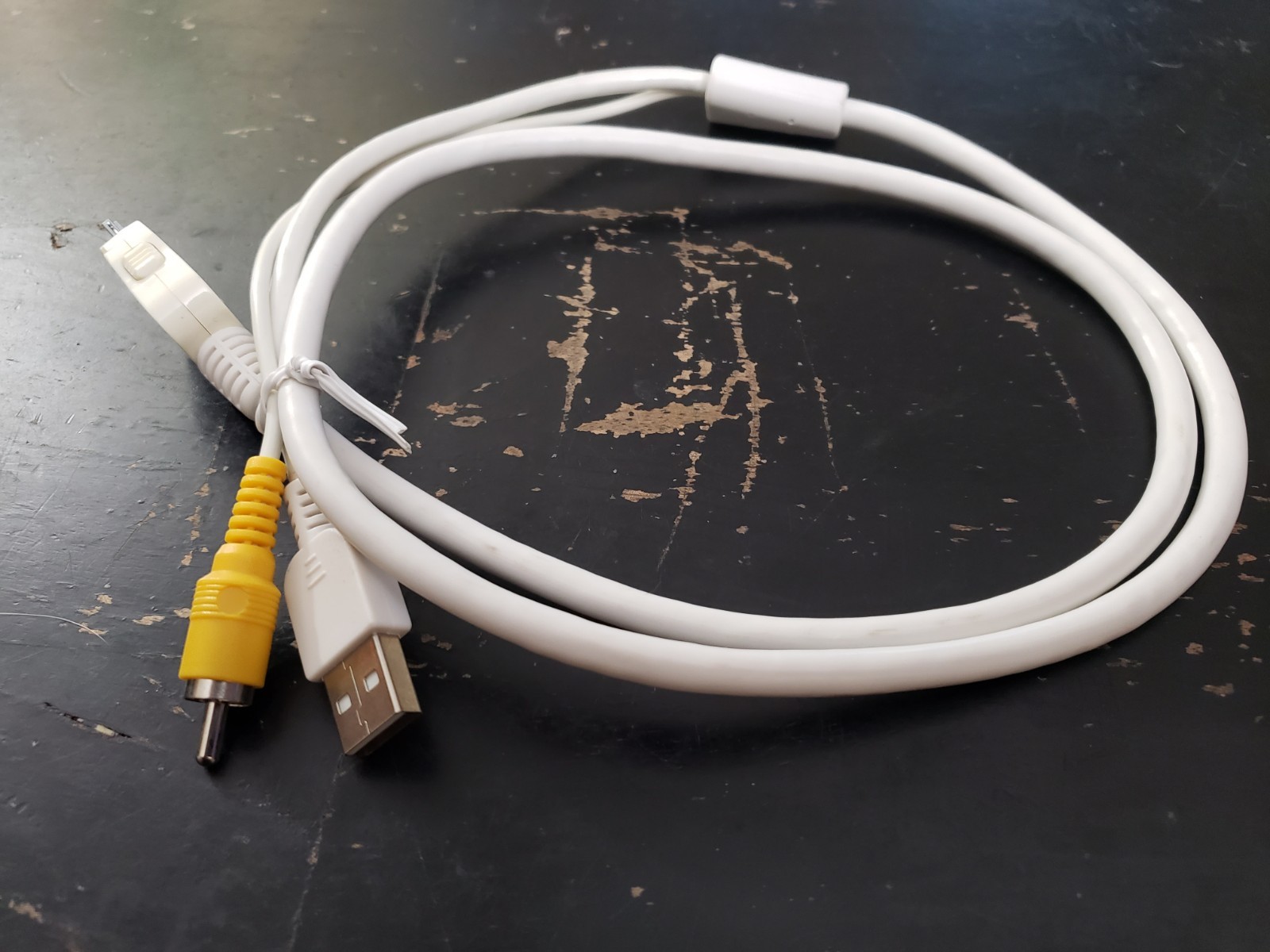 Apple 30 pin male to USB male + RCA composite video