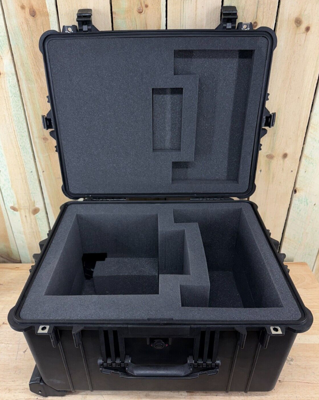 Pelican 1620 Hard Case Protector Rolling Black New Overstock Free Ship