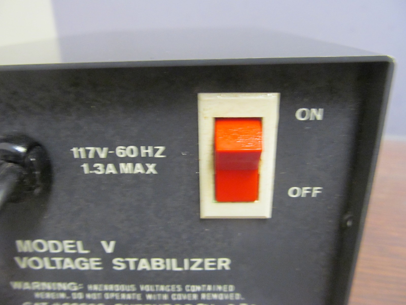 Model V 117V-60Hz Voltage Stabilizer Cat# 90036 Excellent Used Condition!