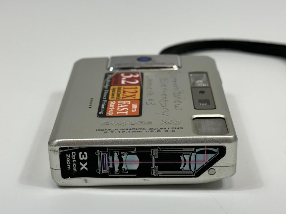Konica Minolta DiMAGE Xg Silver (N/A) – Broken