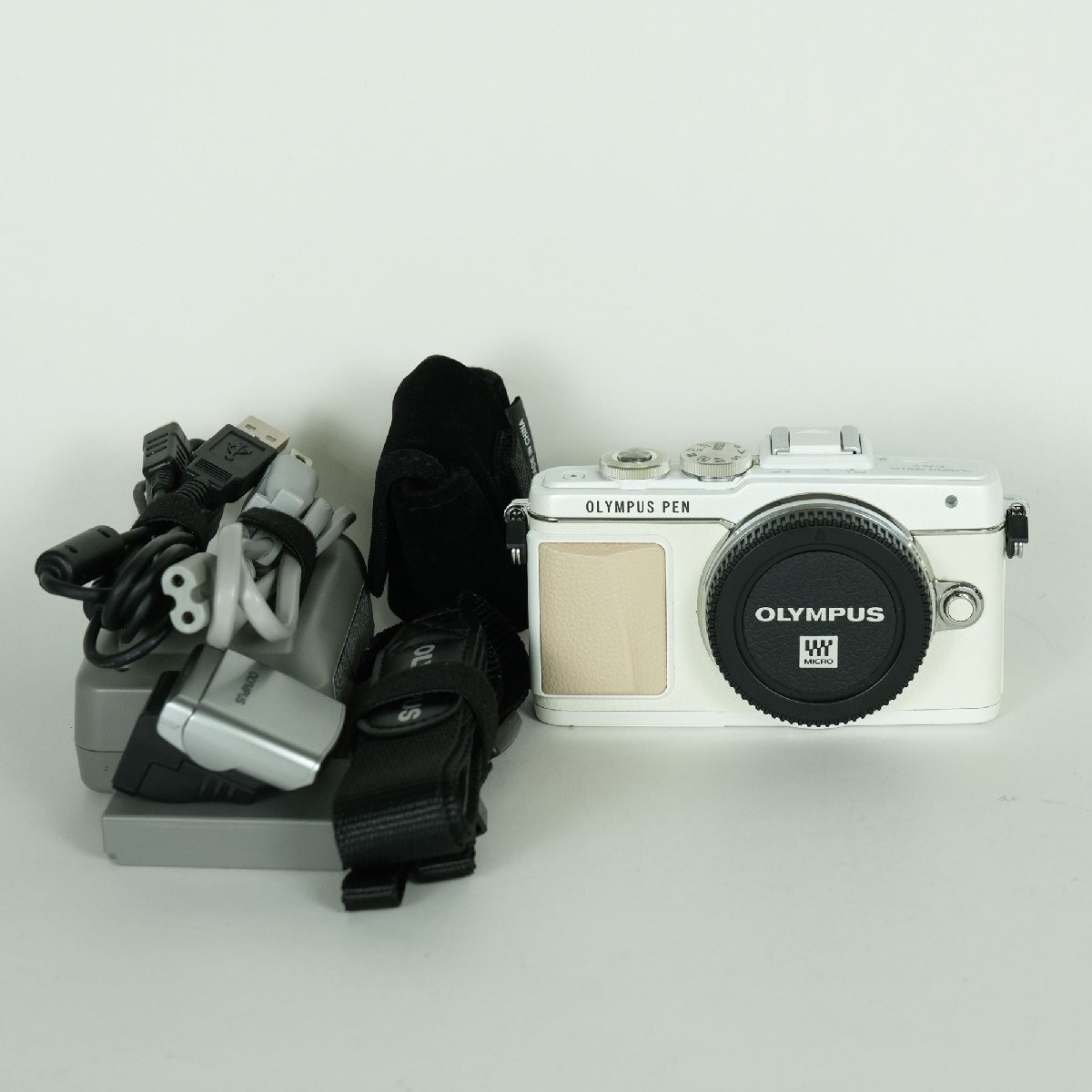 Olympus PEN Lite E-PL7 Body White Micro Four Thirds Camera with Flip Screen
