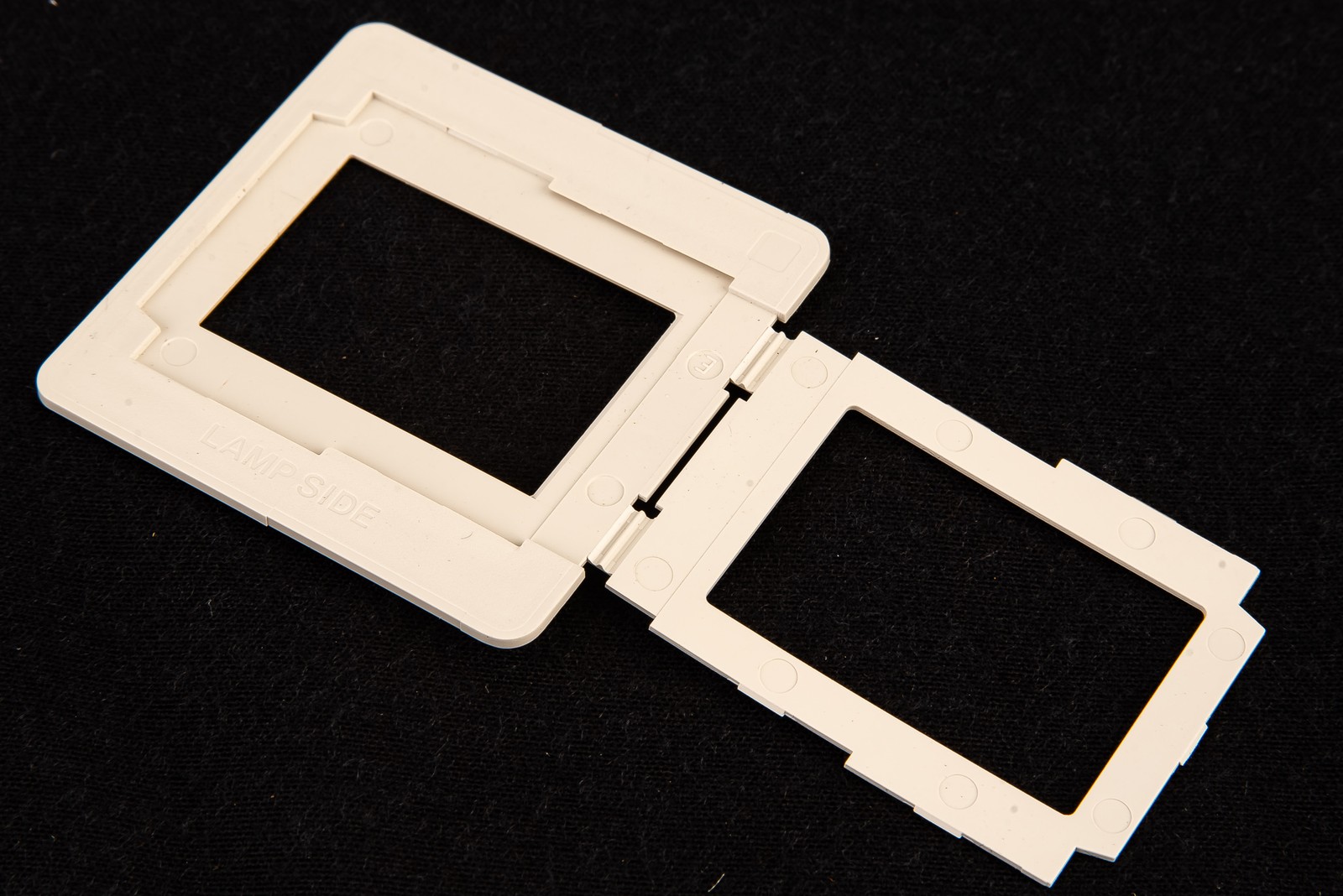 Polaroid 35mm 2×2” Plastic Slide Mounts Caches Snap-Together 50 Count NEW V28