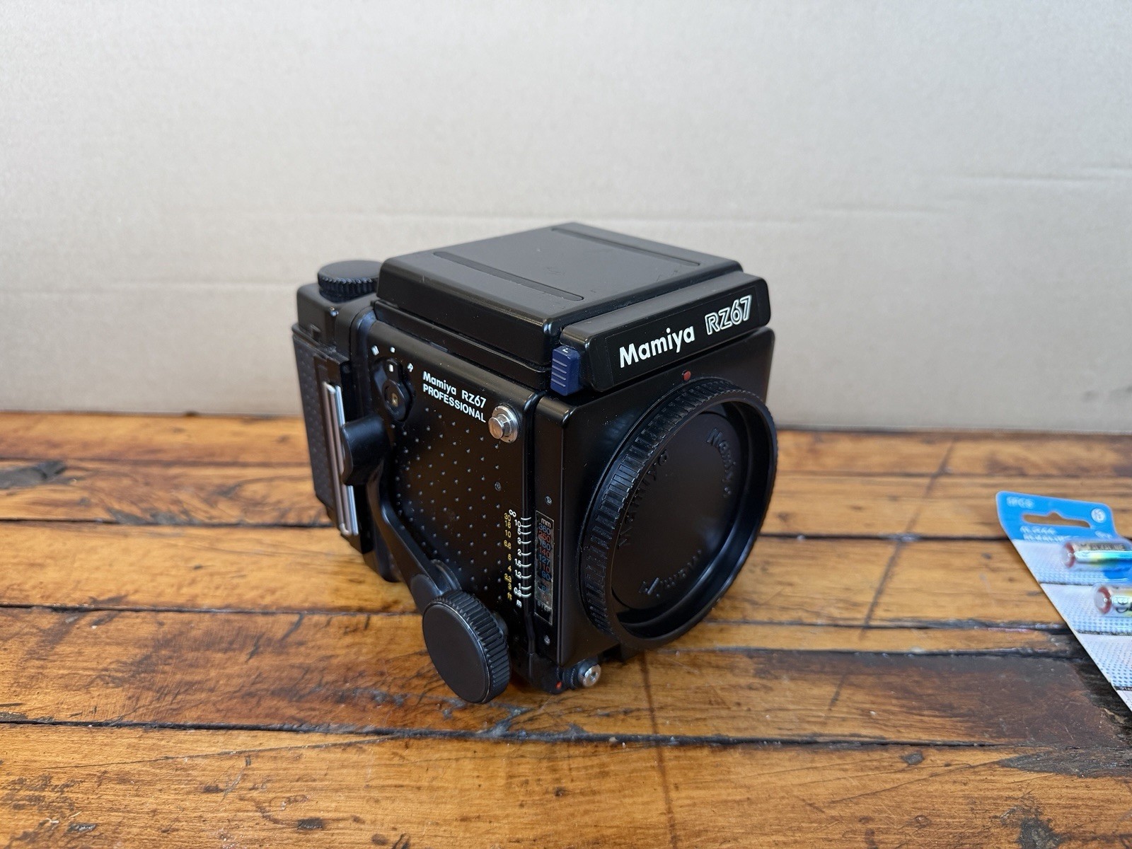 Mamiya RZ67 Pro Medium Format Film Camera with 220 Film Back & Batteries