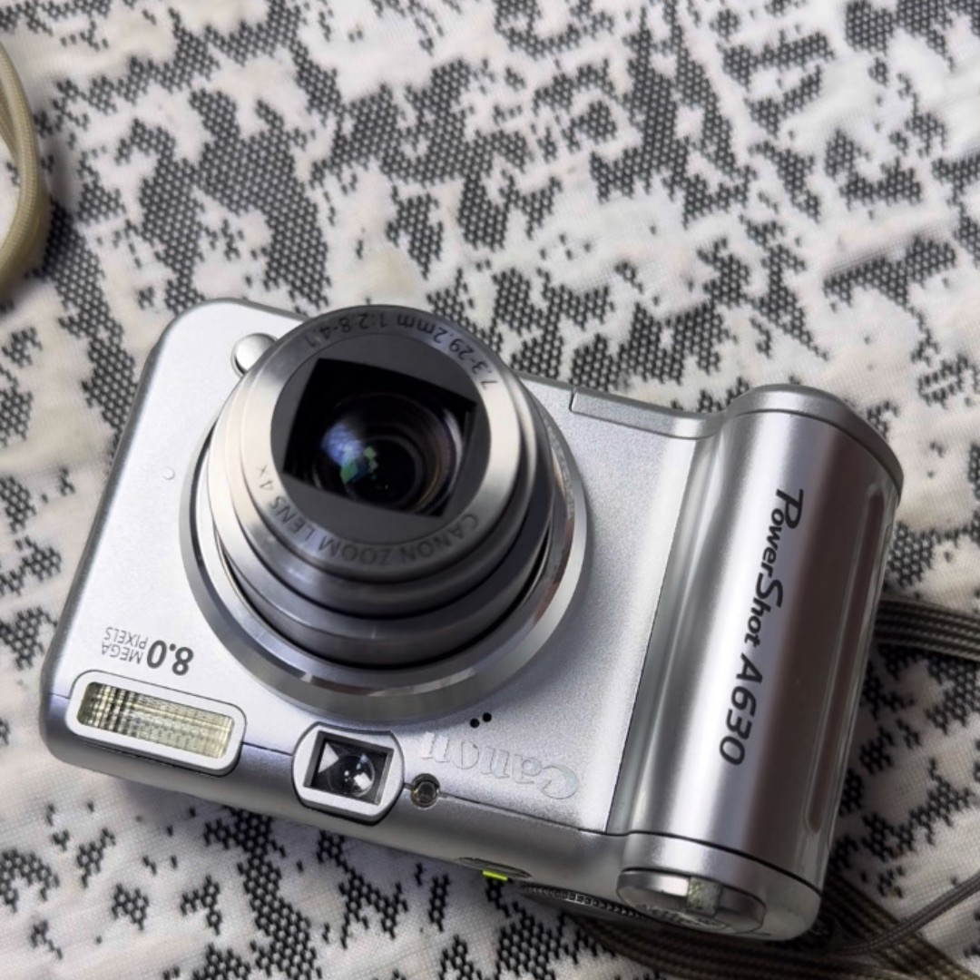 Canon PowerShot A630 Digital Camera 8 MP 4X Optical Zoom Tiltable Screen Silver