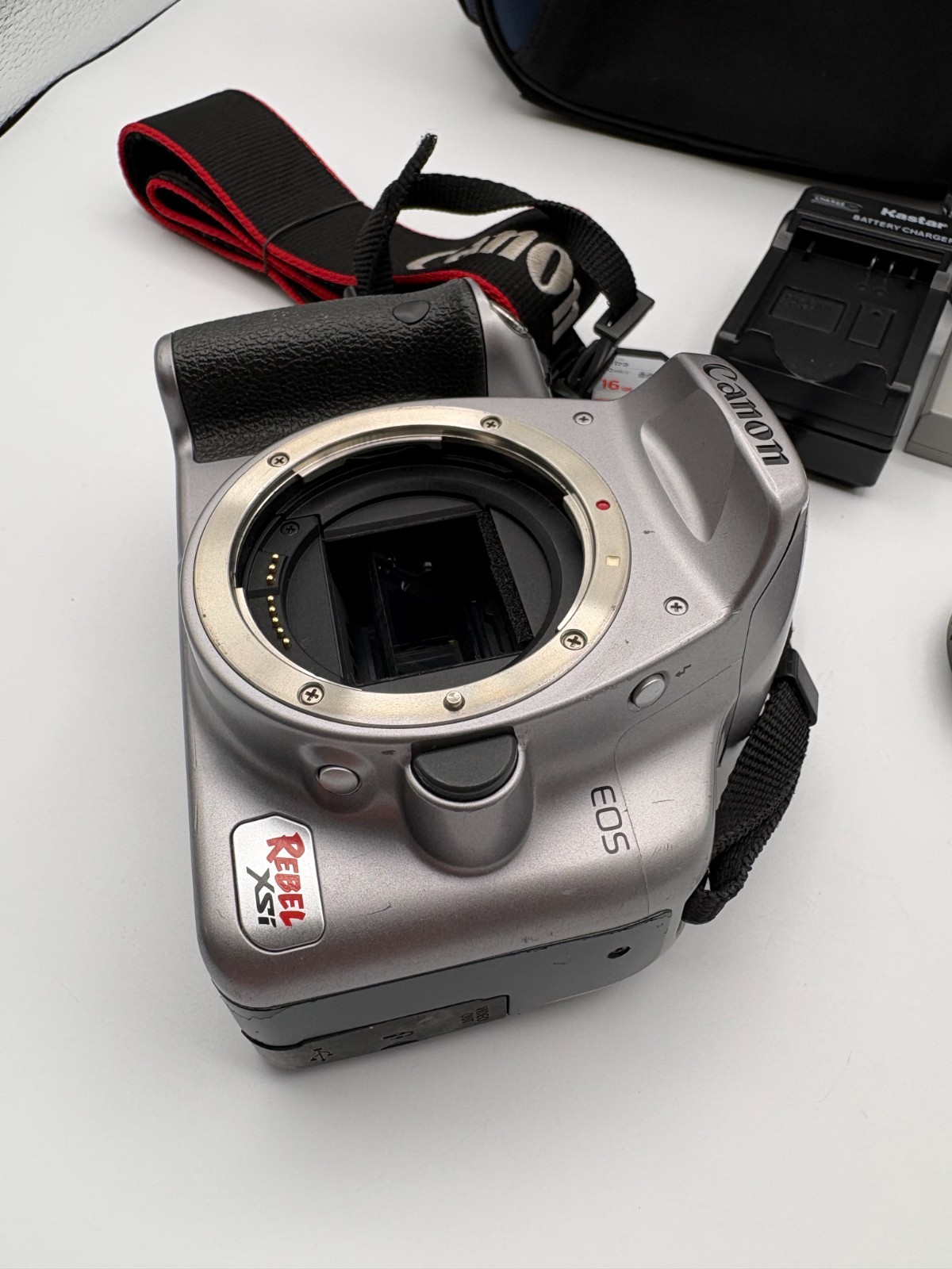 Canon EOS Rebel XSi Digital SLR Camera Silver w/ 18-55mm Lens Kit Bundle