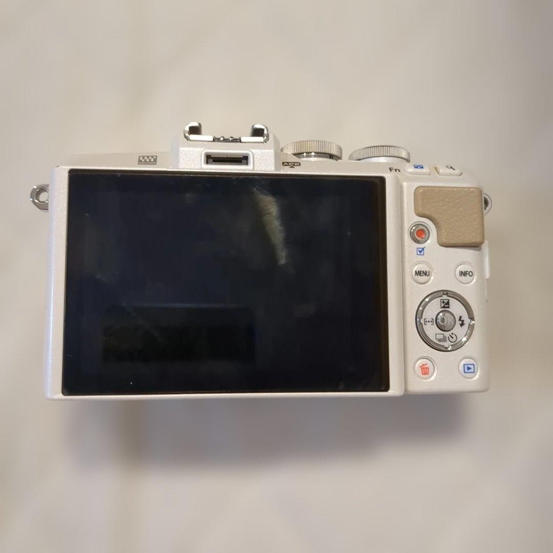OLYMPUS PEN Lite E-PL7 WHITE Camera