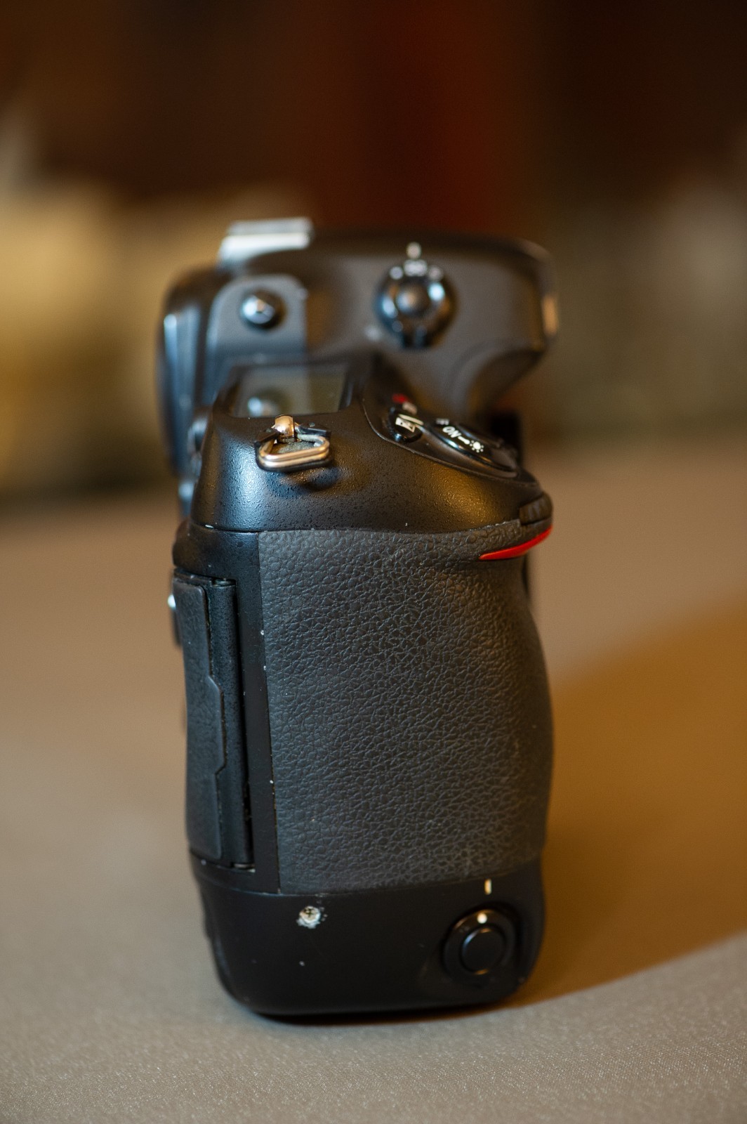 NIKON D2xs body. FOR BUYER FROM E.U. ONLY !!! Minor defects.