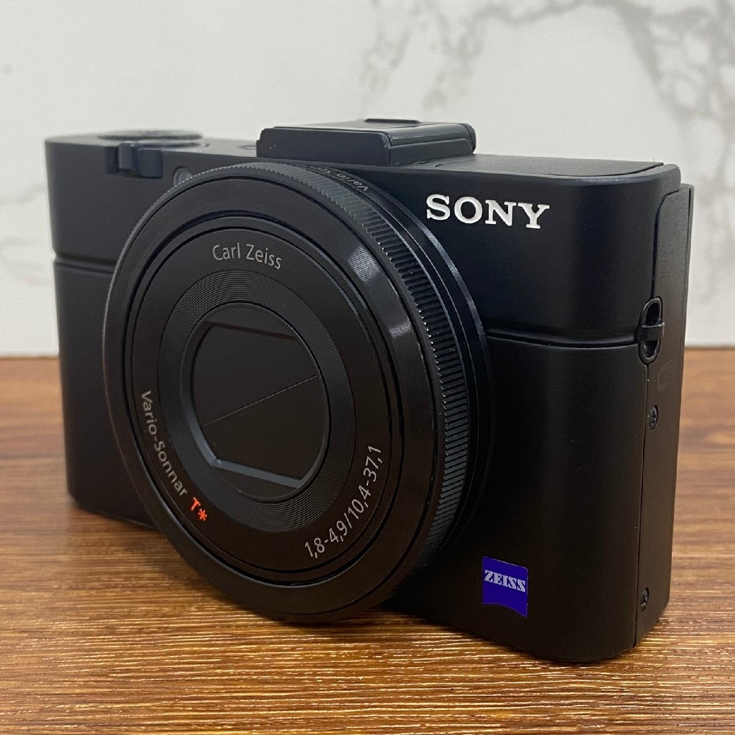 Sony Cyber-Shot RX100 II Digital Camera 20.2 MP 3.6x Optical Zoom Built-in Wi-Fi
