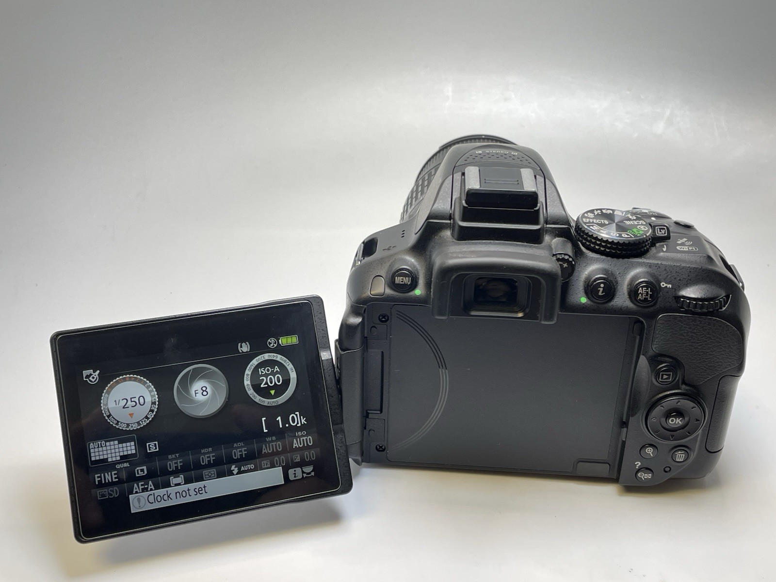 Nikon D5300 24.2MP DSLR W/ AF-S 18-55mm Shutter 4,787 Wear 5% In Great Condition