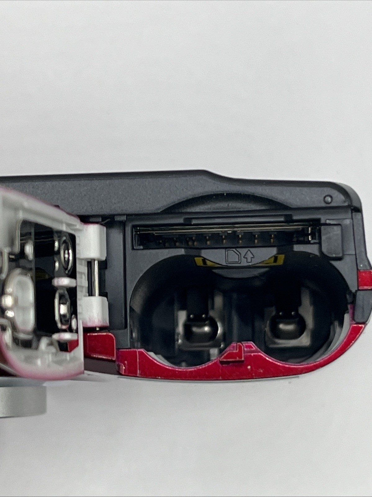 COOLPIX L20 10MP Compact Digital Camera 3.6x Zoom 3in Red READ DESCRIPTION