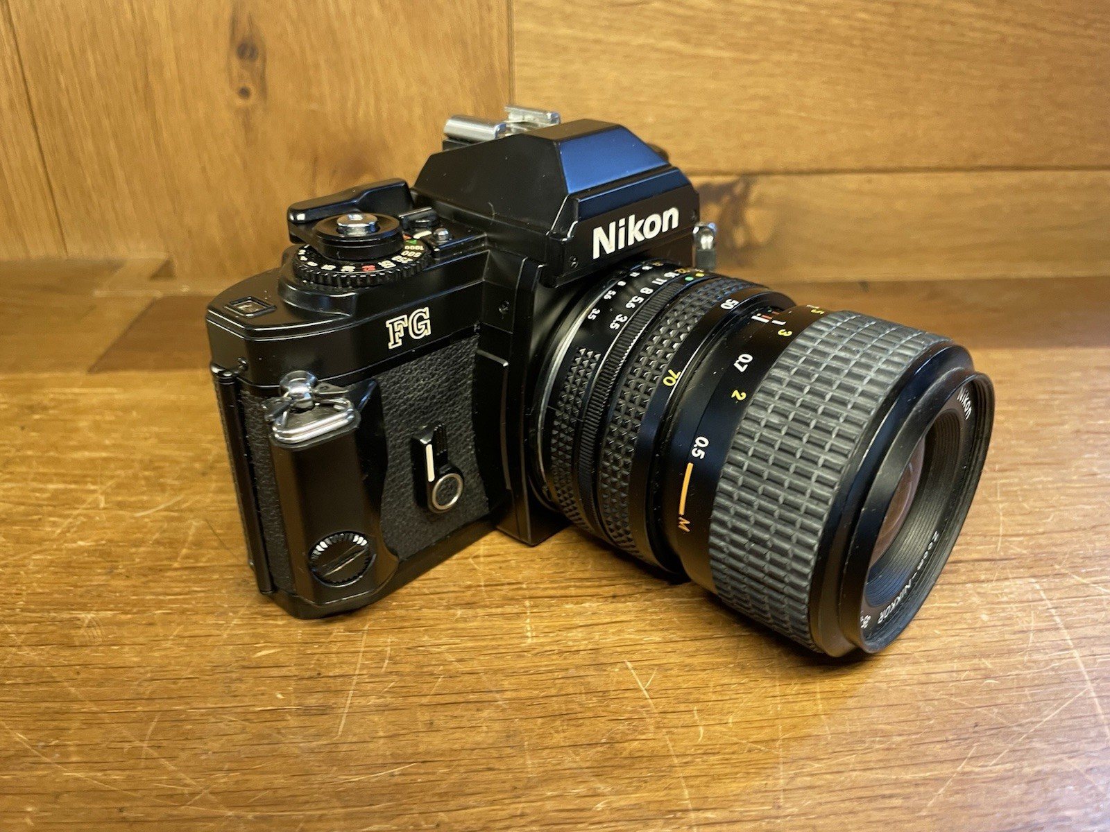 *Almost Mint* Nikon FG Black Film Camera Ai-s Zoom Nikkor 35-70mm F/3.5-4.8 Lens