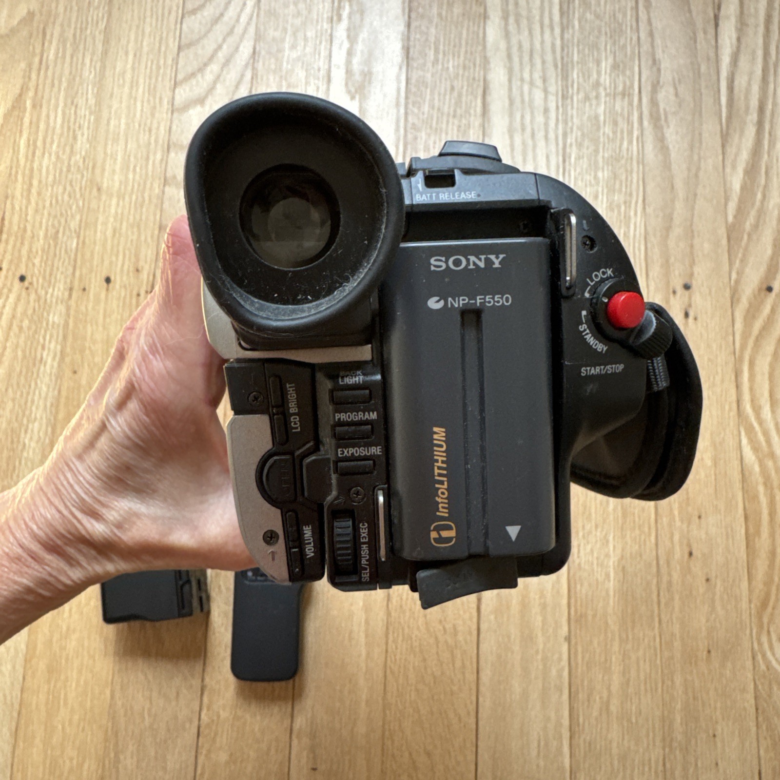 Sony CCD-TRV65 Handycam Vision Video Hi8 XR SteadyShot Camera Camcorder -A