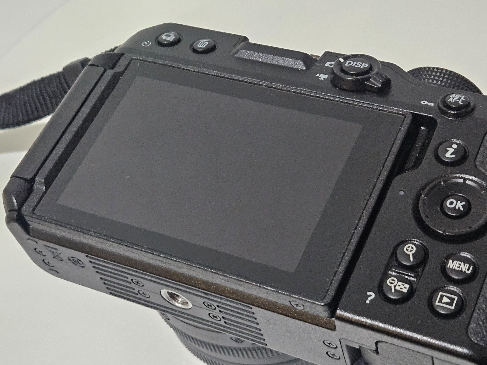 Nikon Z 30 20.9MP Mirrorless Camera with 16-50mm f/3.5-6.3 VR lens 2169 CLICKS