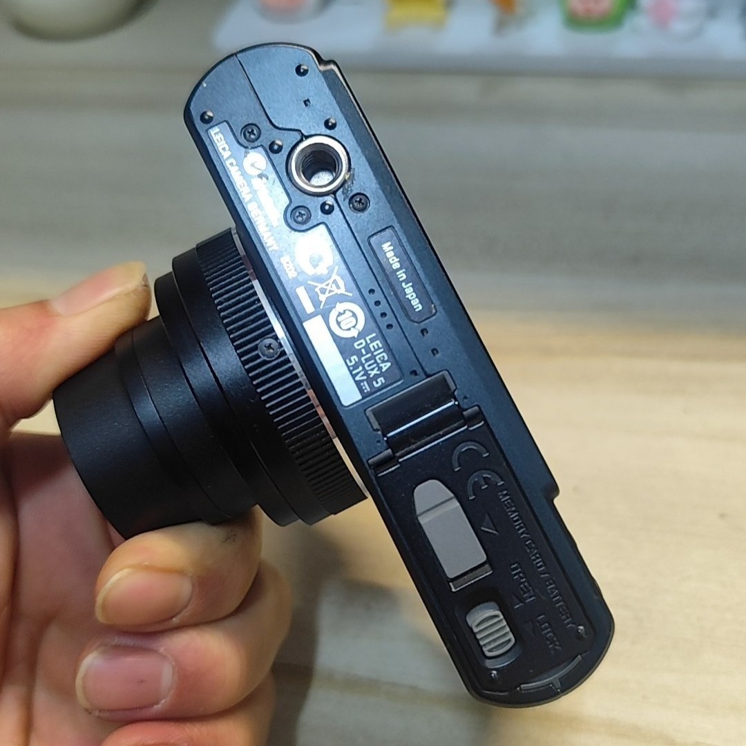 Leica D-LUX 5 Digital Camera 10.1MP 3.8x Optical Zoom 720p HD Video Recording