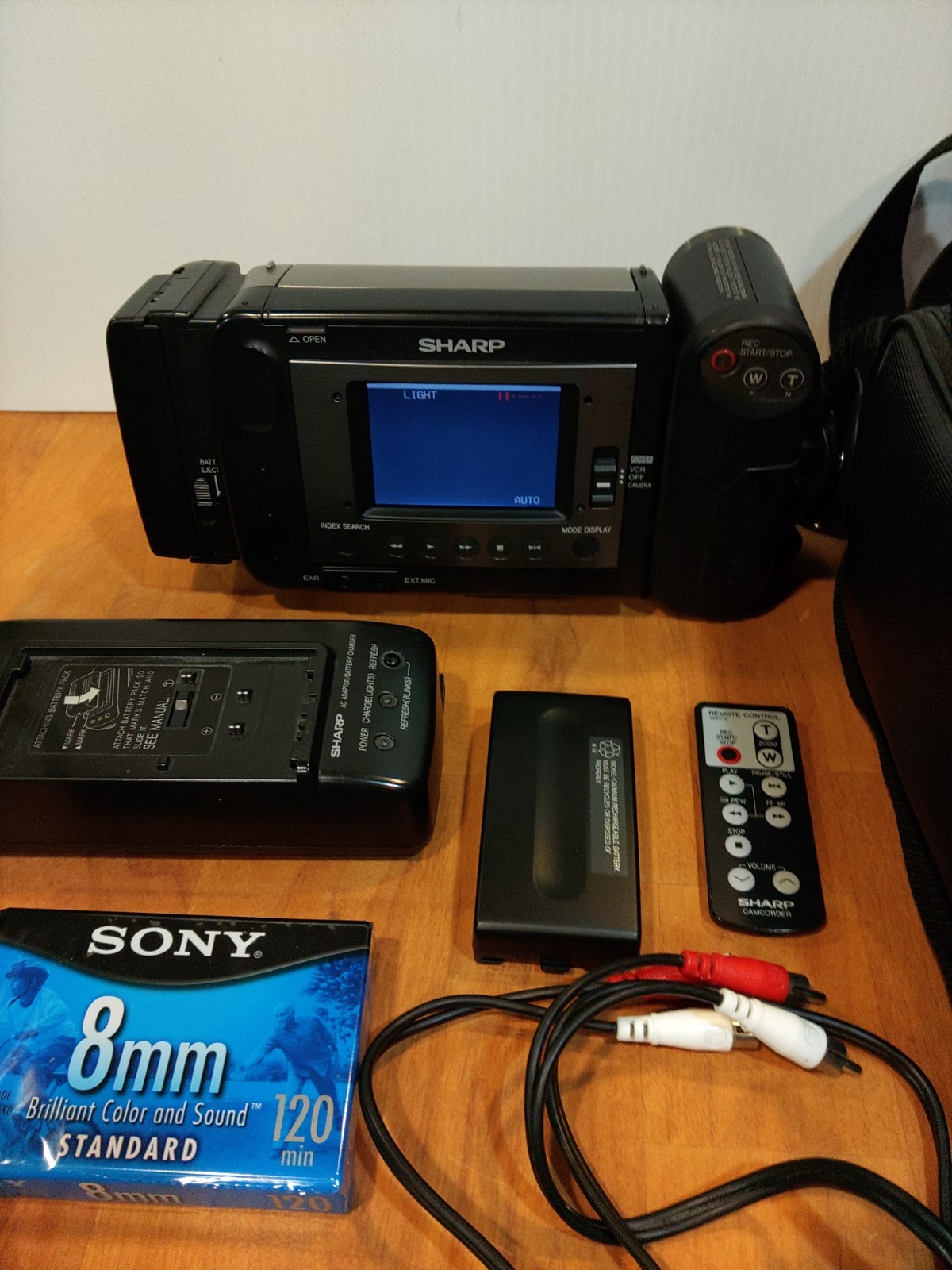 Sharp VL-E30 Viewcam – w/accessories Extra Battery Remote Charger New Tape Case