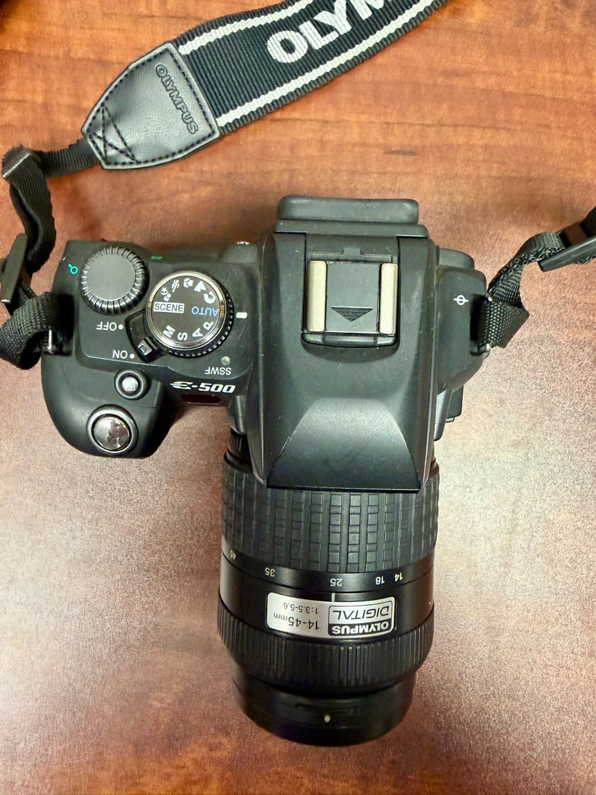 Olympus EVOLT E-500 8.0MP DSLR Camera w/ 14-45mm f/3.5-5.6 Lens & Charger
