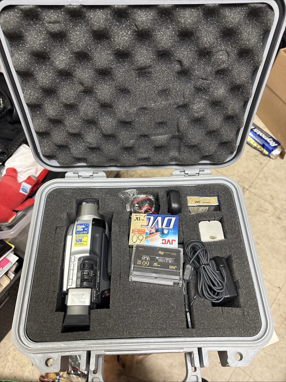 JVC GR-DVL520U Night Alive MiniDV Camcorder 10x/400x 2.5″ LCD Light DV